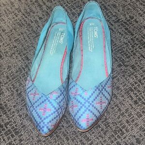 TOMS Turquoise and Pink Patterned Jutti Flats